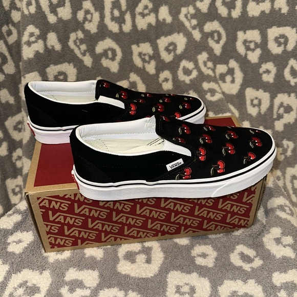 Vans Classic Slip-On π Cherries π βOff the Wallβ New & Never Worn ππ - Picture 7 of 17